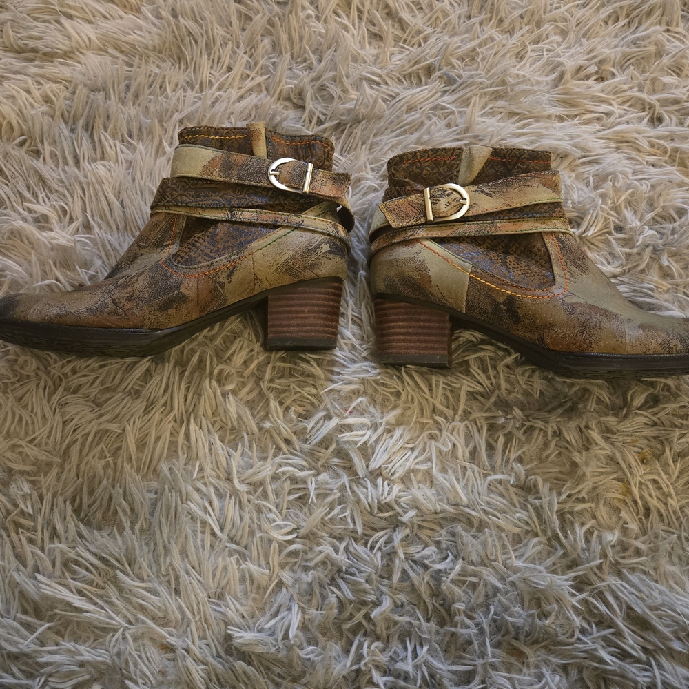 Elegant Multi-Toned Ankle Boots for Women